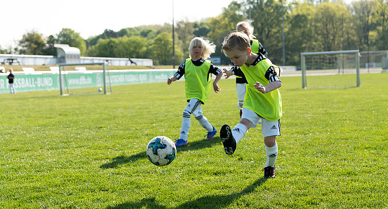 Der neue Kinderfußball: Kleinere Teams, kleinere Tore - größere Chancen!