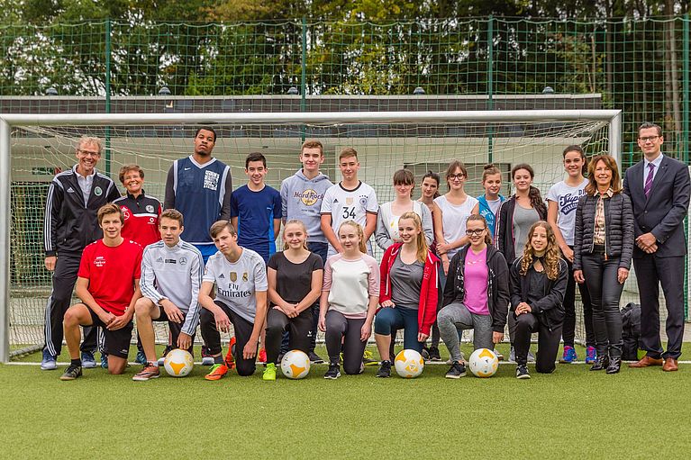 Junior Coach Pate der Commerzbank besucht den neuen JC-Kurs an der CFS Schleiden